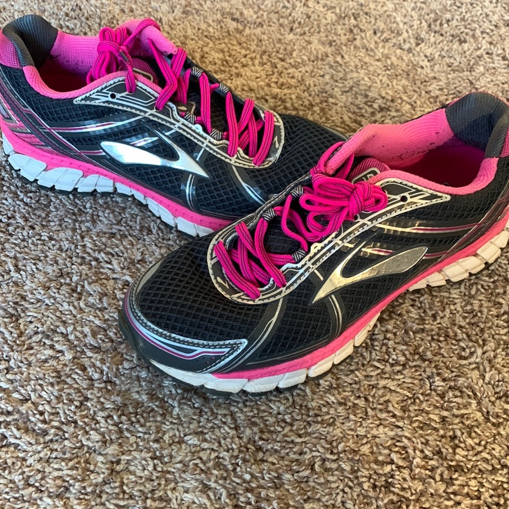 Brooks GTS 15 running shoes